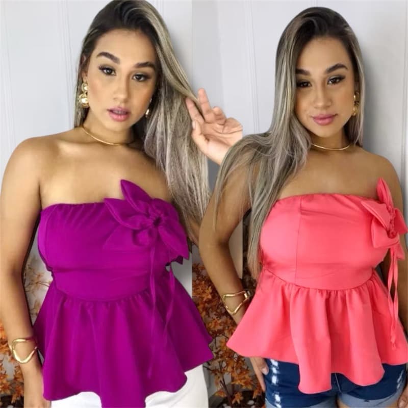Blusa cropped feminina com flor elegante