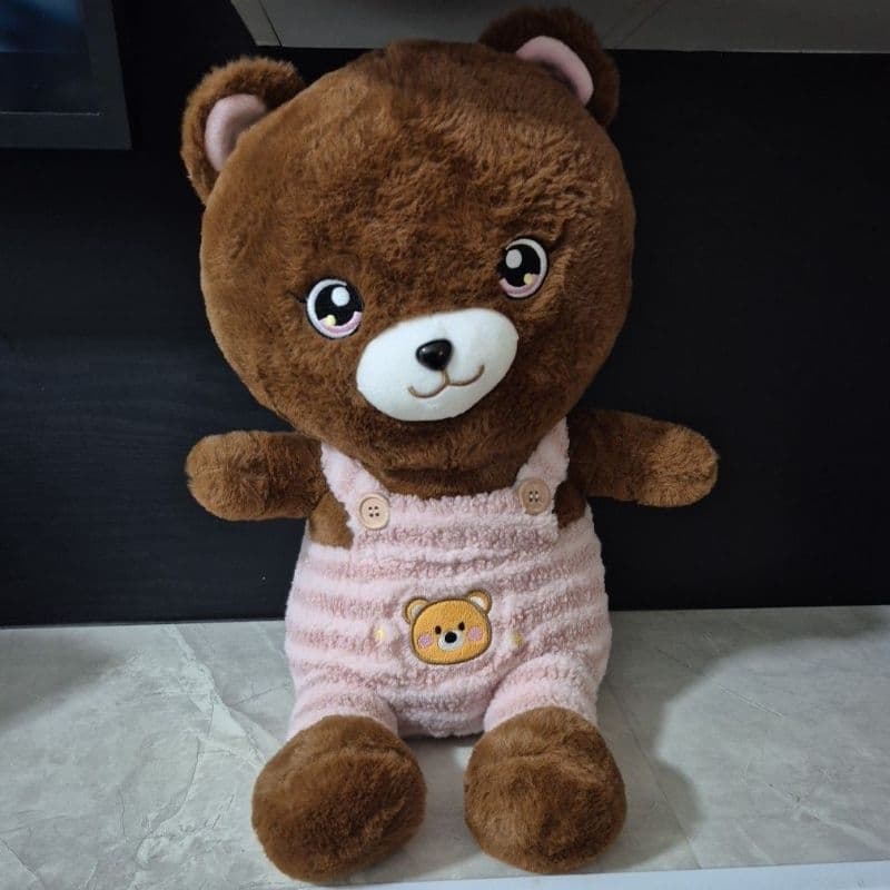 Urso marrom de pelúcia Grande Jardineira rosa Br machine 40 cm de altura