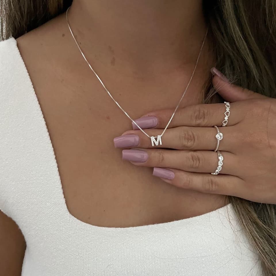 Colar Letra Inicial Cravejada Banhado à Prata 925 e Ouro 18K
