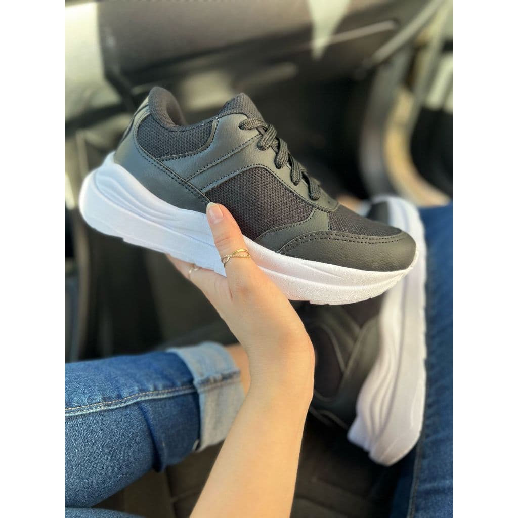 Modelo Sport Preto Unissex – Elegância Casual com Conforto de Academia