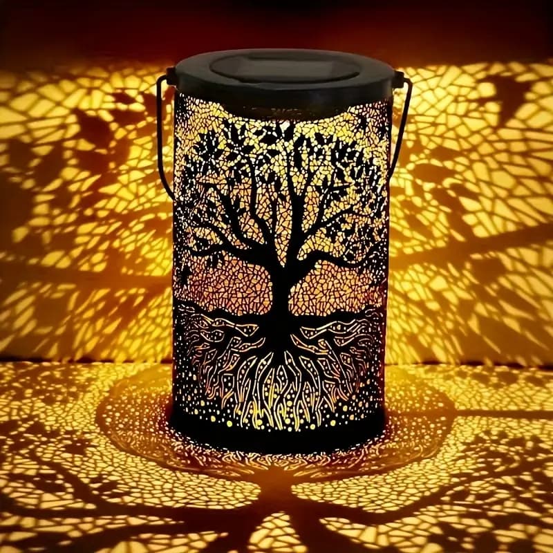 Lanterna Solar de Jardim LED Pendente – Luminária Decorativa Vintage em Ferro para Quintal, Varanda e Área Externa