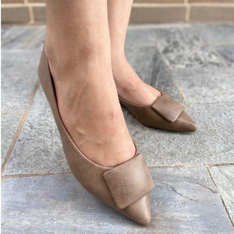 Sapatilha Feminina Taupe Detalhe Fivela Encapada Palmilha Confort Luxo