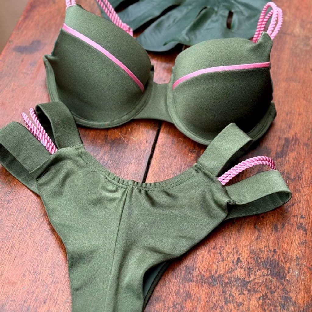 Biquíni Feminino Retrô Meia Taça com Aro Calcinha Hot Pant Bojo Removíveli