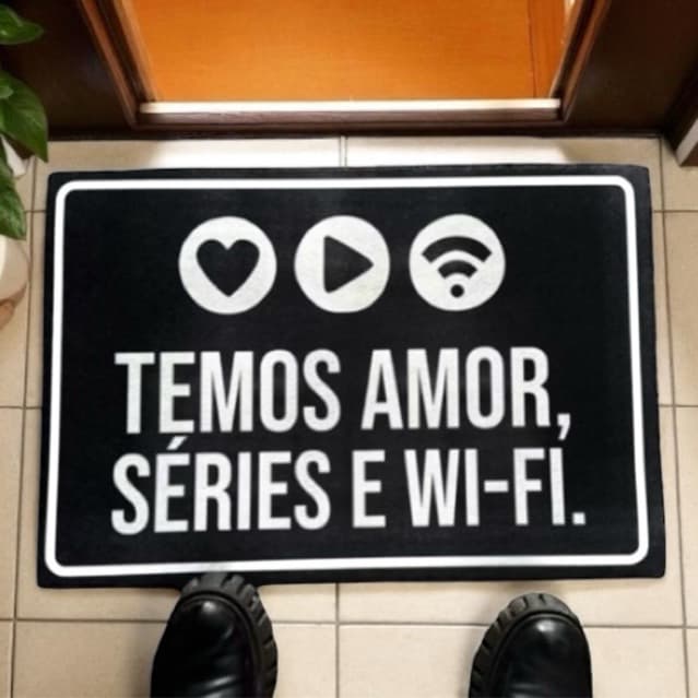 Tapete capacho para porta de entrada - temos amor, series e wifi