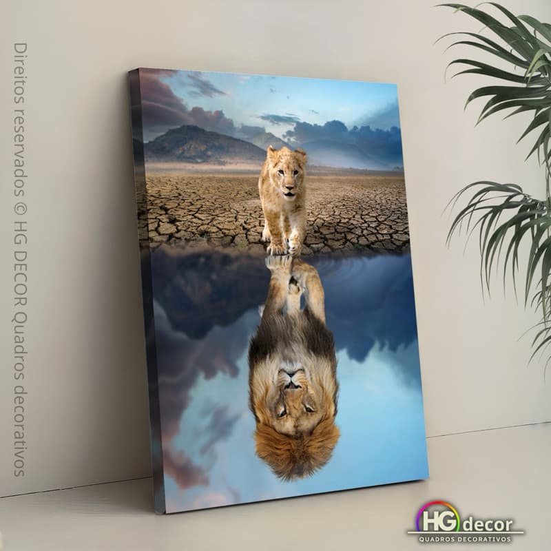 Quadro Decorativo Leão Filhote Reflexo Água Savana Força Coragem Superação Motivação Animal Natureza Sala Quarto