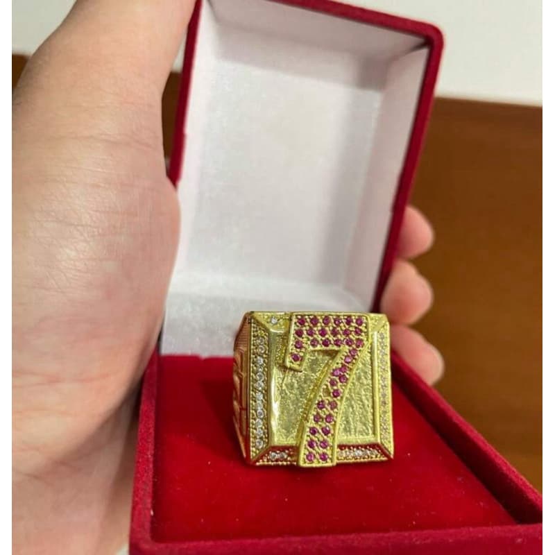 Anel masculino moeda antiga  cravejado