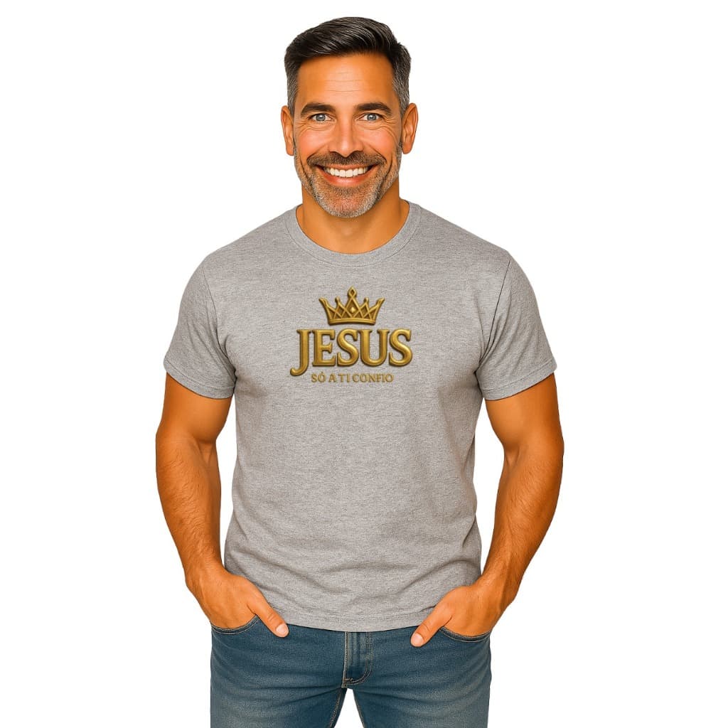 Camiseta Cristã Masculina – Jesus Rei em 3D Frase Só em Ti Confio
