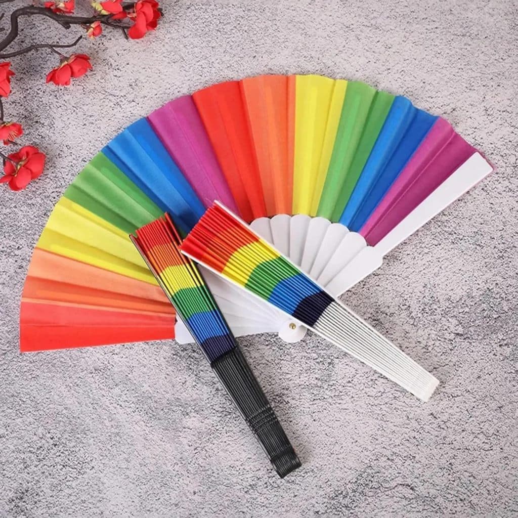 Leque Colorido Arco-Íris Grande 43CM para Festas Carnaval Baladas Lgbt Faz Barulho Compacto Abanador