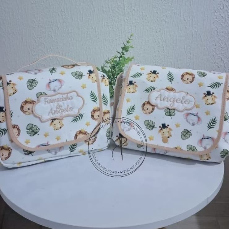 Kit Higiene do Bebê Personalizado/ Porta Fraldas e Necessaire Farmacinha