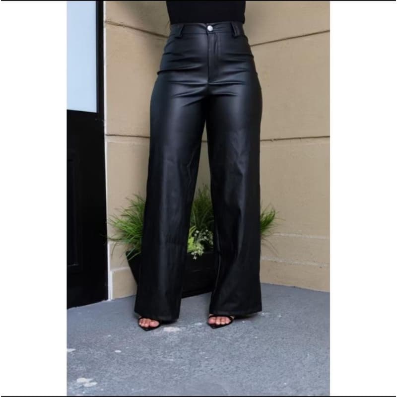 Calça pantalona  Fake Wide Leg Feminina Couro Preta Cintura Alta | Moda Blogueira   Estilo  fashion