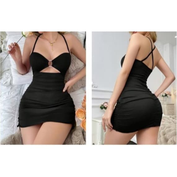 Vestido exclusivo curto enrugado no suplex com detalhe em argola