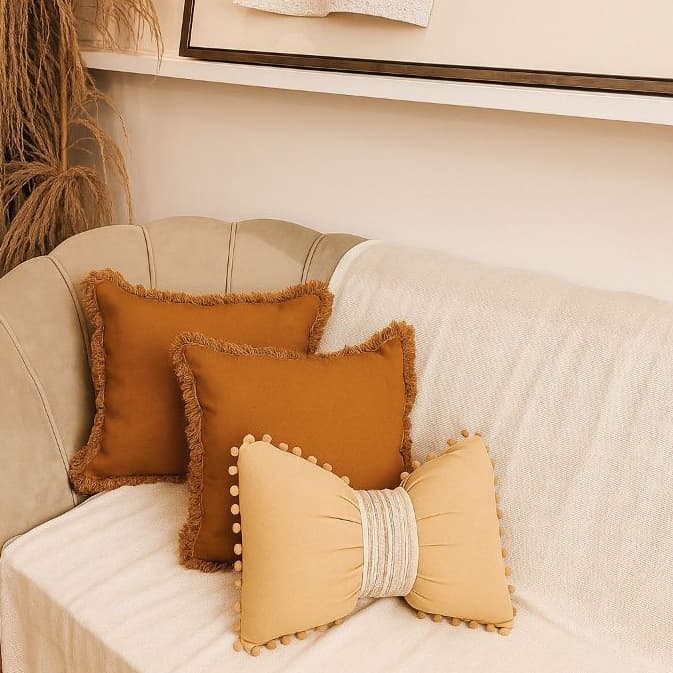 Kit Com 2 Almofadas 42x42 + Almofada Formato de Laço Baguete Estilo Boho Chic