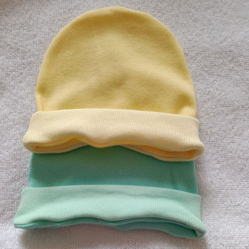 kit 60 toucas 30 amarelo,30 verde  tecido antialérgico