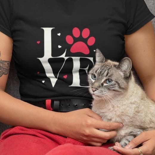 Camiseta preta love cat básica feminina. Tecido premiun