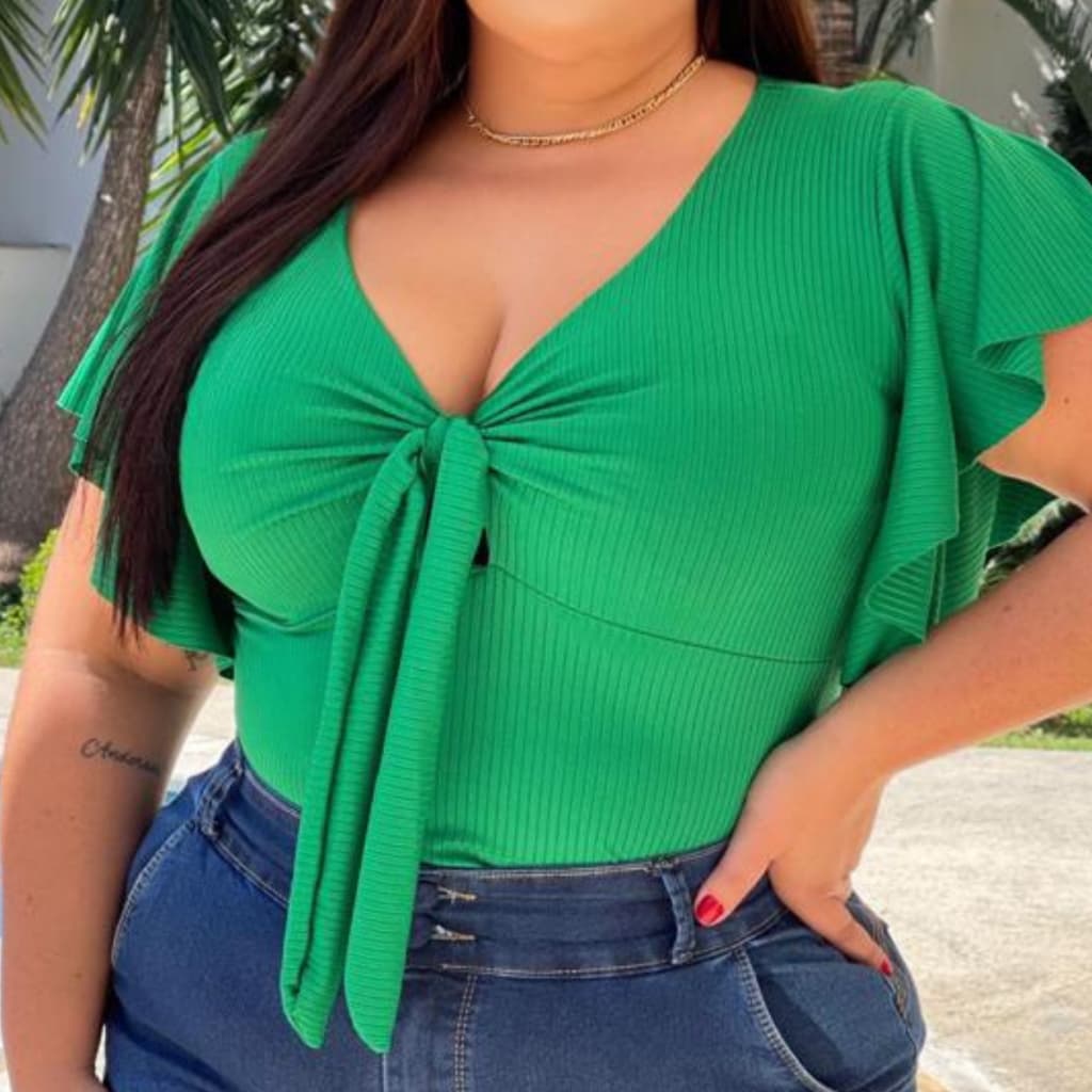 Blusinha Feminina Plus Size Malha Canelada Básica Decote com Laço Elegante e Confortável para Passeios e Trabalho