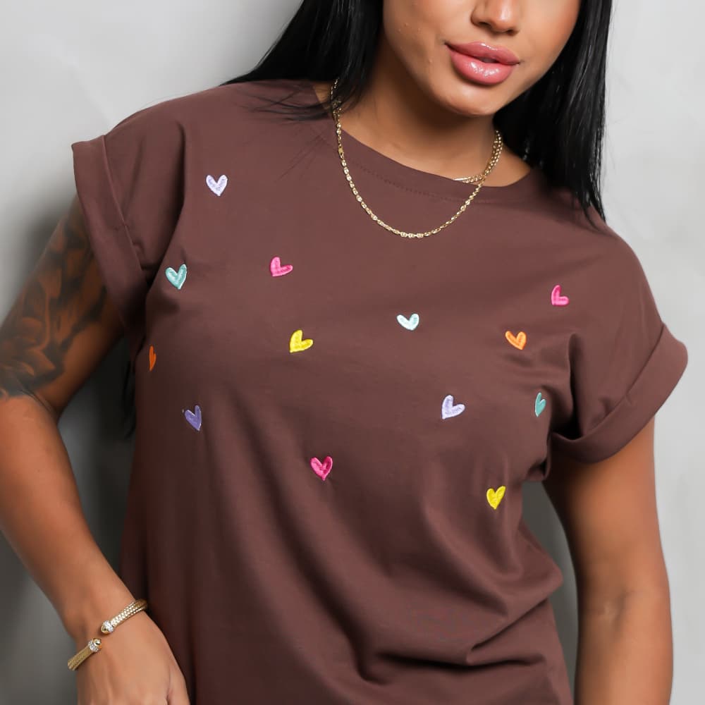 Blusa Feminina Coração Colorido Bordado – Manga Japonesa Básica 100% Algodão