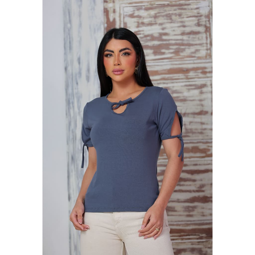 Blusa Feminina com detalhe de amarrar gola e manga ref. 27