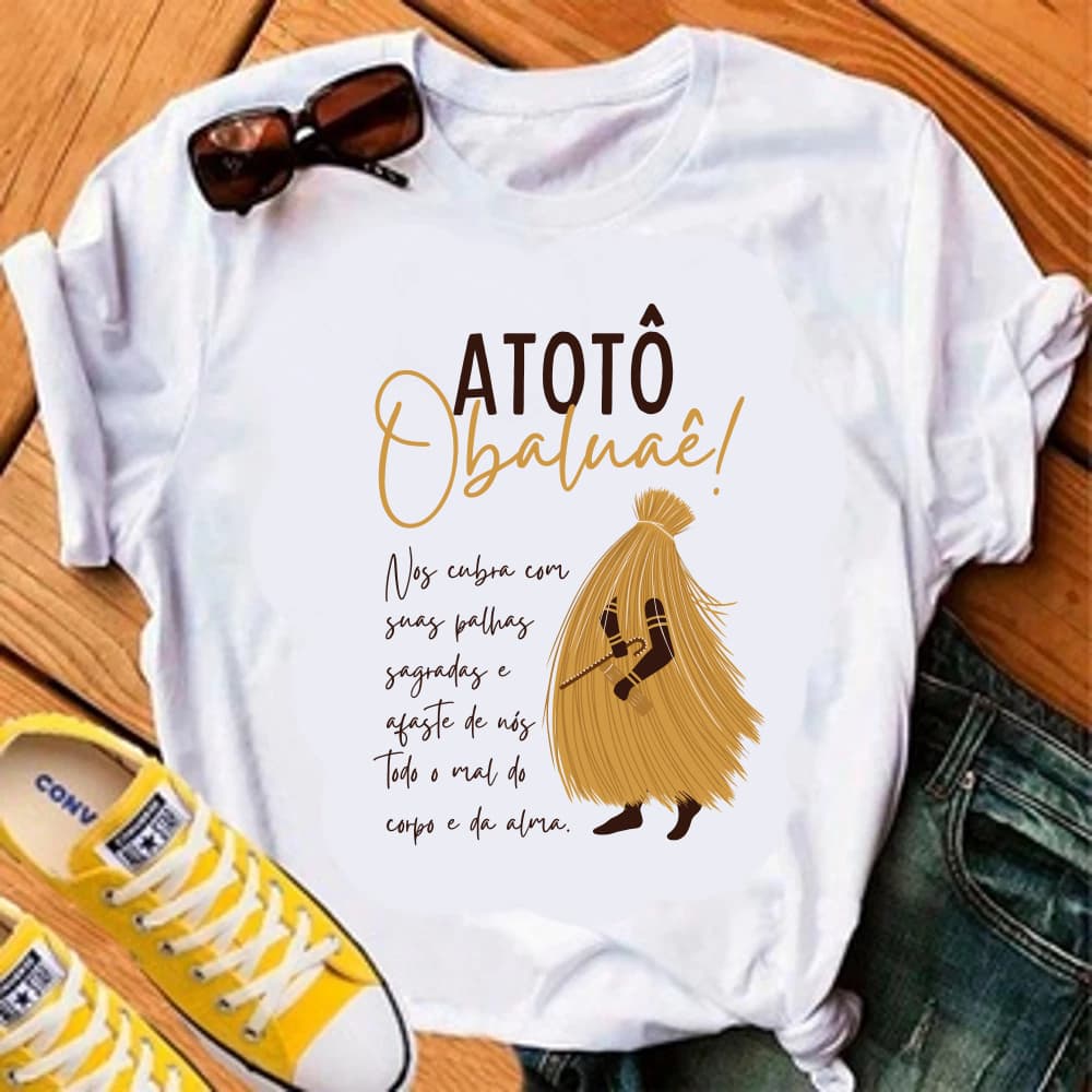 CAMISETA OBALUAÊ - NOS CUBRA COM SUA PALHA SAGRADA - 100% POLIESTER