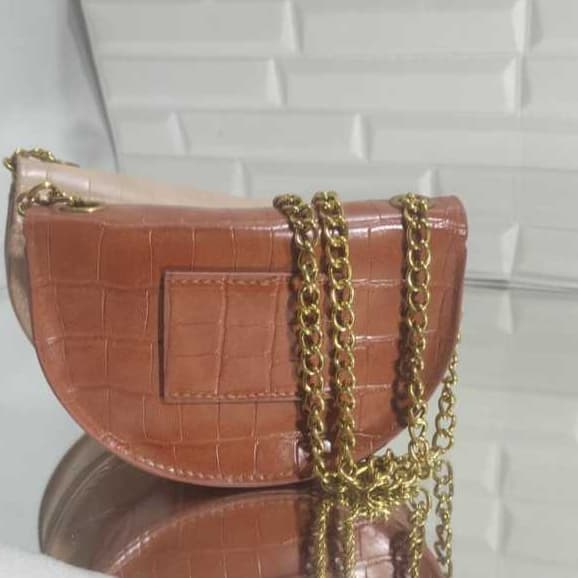 baladinha mini tiracolo de luxo feminina + cinto- alça de corrente