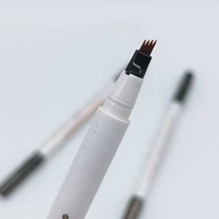 Delineador Liquido Preto/Caneta de Sobrancelhas com 3 Opções De Cor, 2 em 1 Da D'Hermosa.