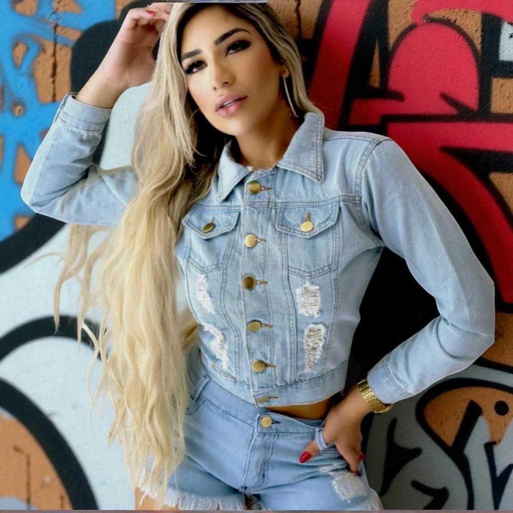 Jaqueta Feminina Jeans Clara Detonada Jaqueta Jeans Clara Feminina desfiada Estilo Casual e Moderno