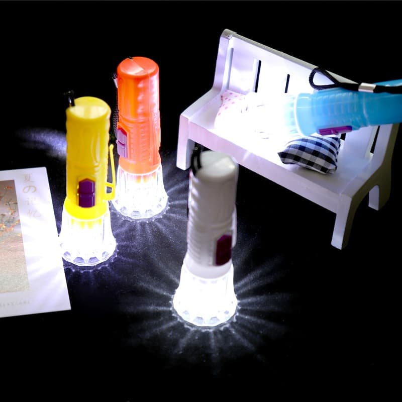Mini Lanterna Led Tática Portátil  Para Uso ao Ar Livre Lazer  Trilha Camping Lazer, Lampiao De