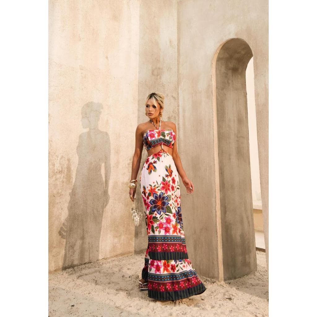 Vestido Longo com Abertura Lateral e Estampa Tropical  Floral Elegante Tendencia Detalhes em Pedras