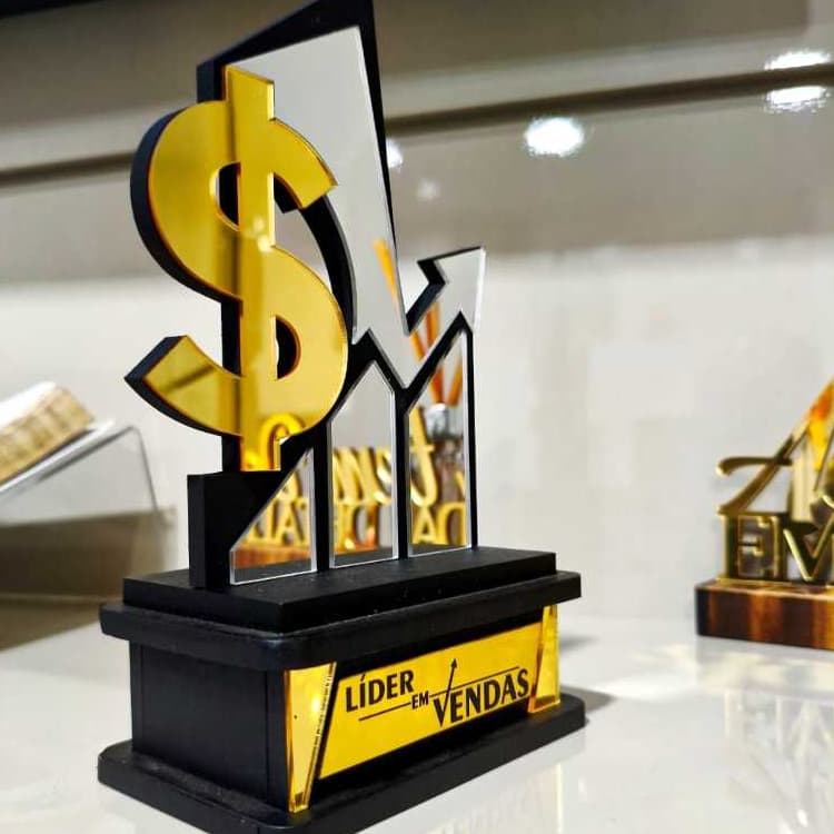 Troféu Comemorativo de Desempenho em Vendas | Acrílico Dourado e Prata estrutura MDF Preto