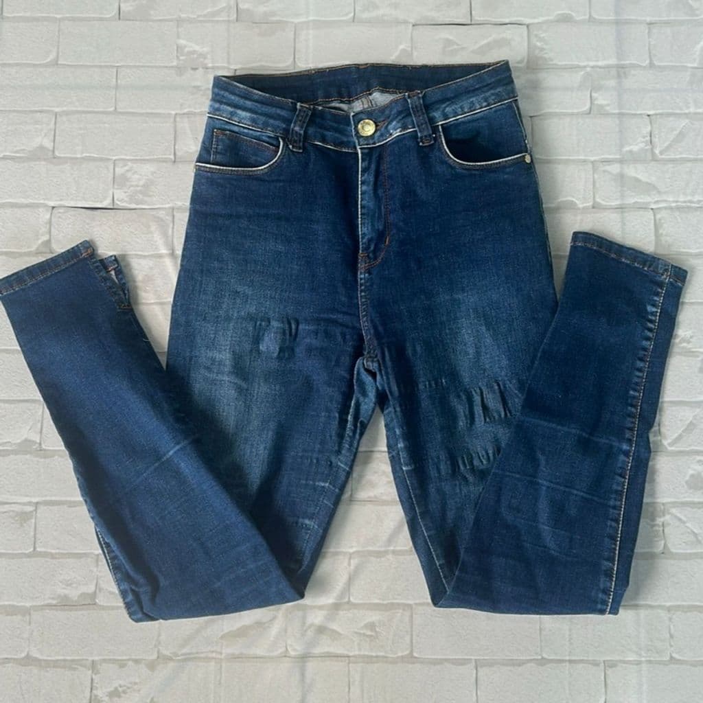 calça jeans feminina cor escura original zune 40, calça jeans levanta bumbum 40, calça jeans lycra feminino 40 (bazar)