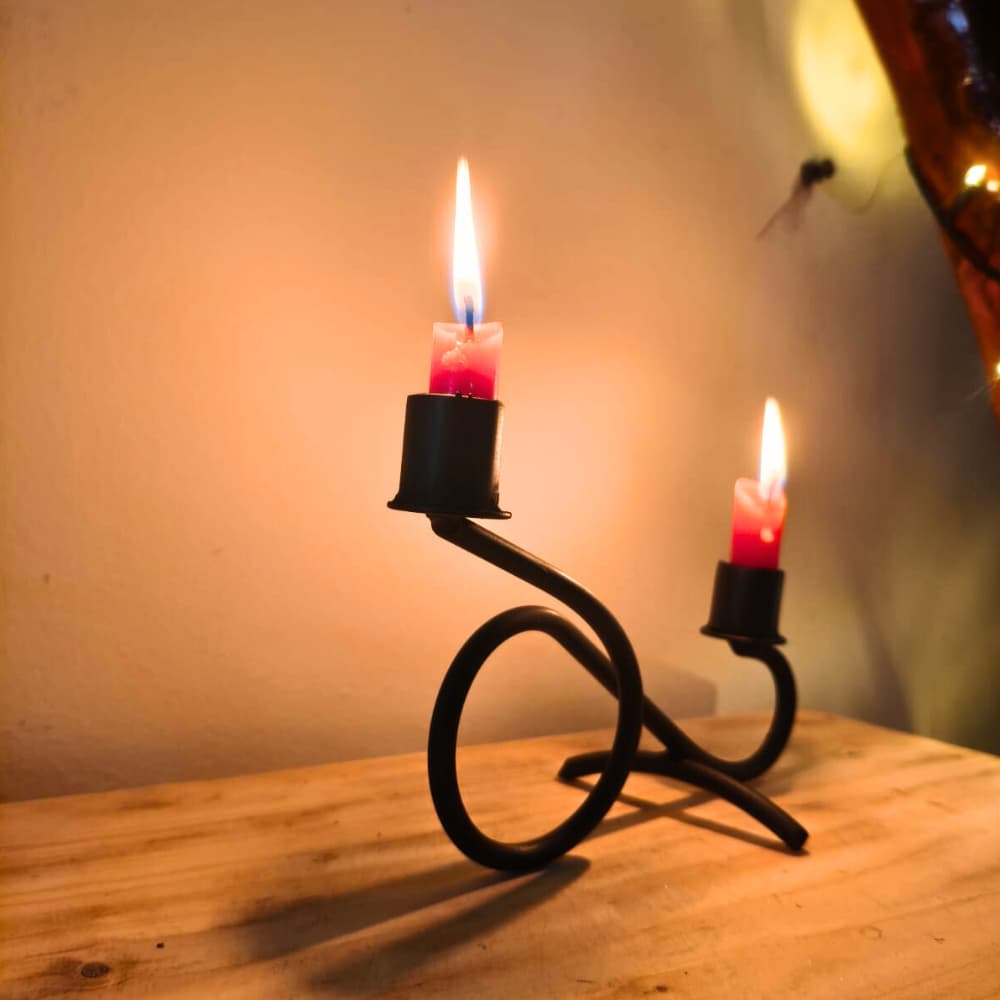 CANDELABRO RÚSTICO DUPLO EM FERRO FORJADO | DESIGN EXCLUSIVO ARTESANAL | DECORAÇÃO ELEGANTE
