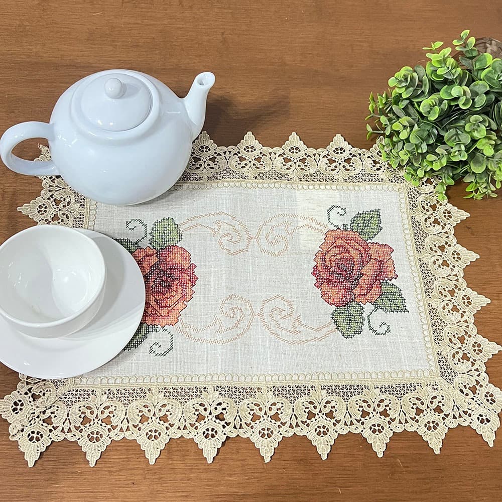 Toalha de Bandeja Bordada Ponto Cruz Renda Crochê 45 x 30cm Toalhinha Caminho Mesa Trilho Sousplat