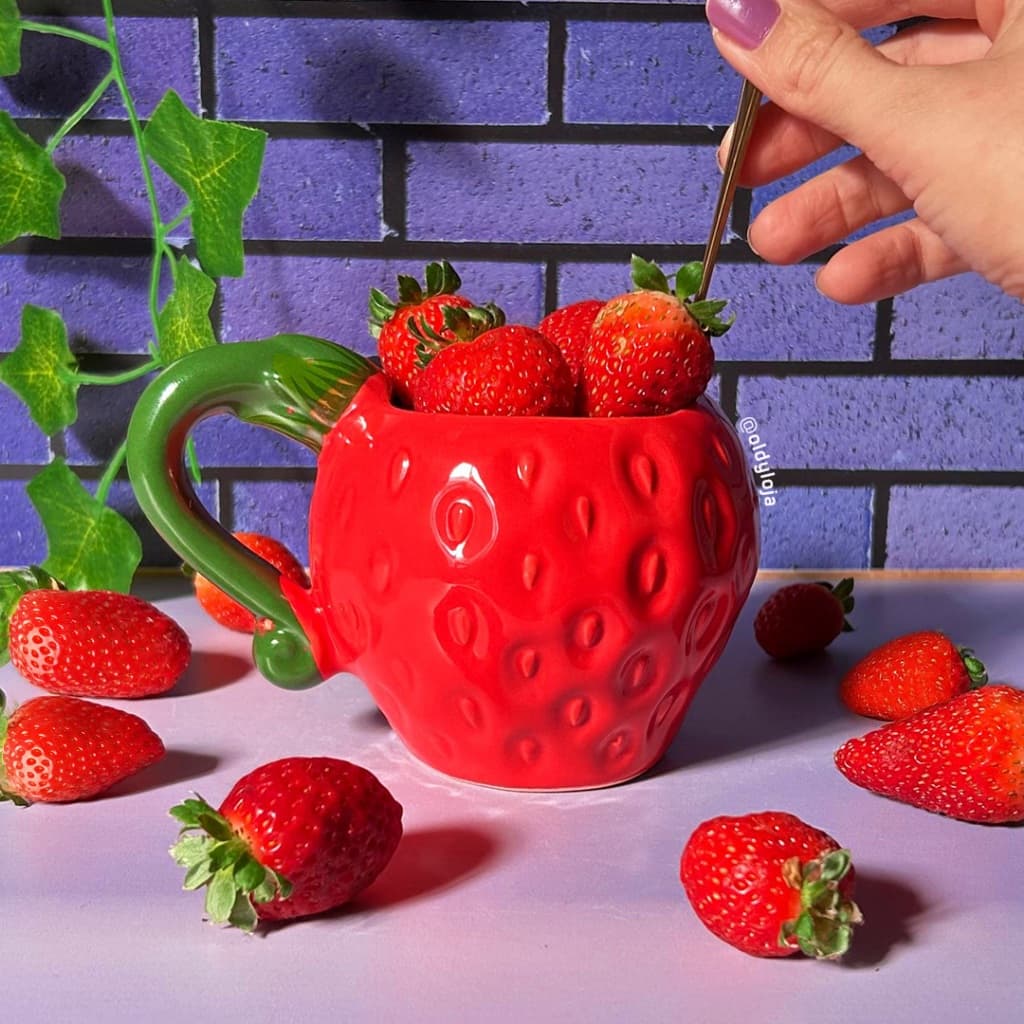 Caneca Morango Vermelho Fofa Cerâmica 300ml Decoração Cozinha