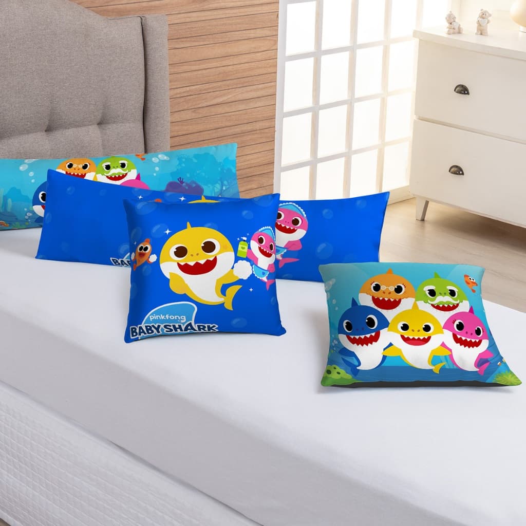 Kit 02 Capas De Almofada 42cm x 42cm Estampas Infantil E 02 Travesseiros Corpo Xuxão 0,85cm x 0,25cm