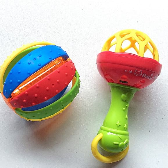 Kit chocalho mordedor desenvolvimento sensorial e motoro bastão + bolinha coloridos