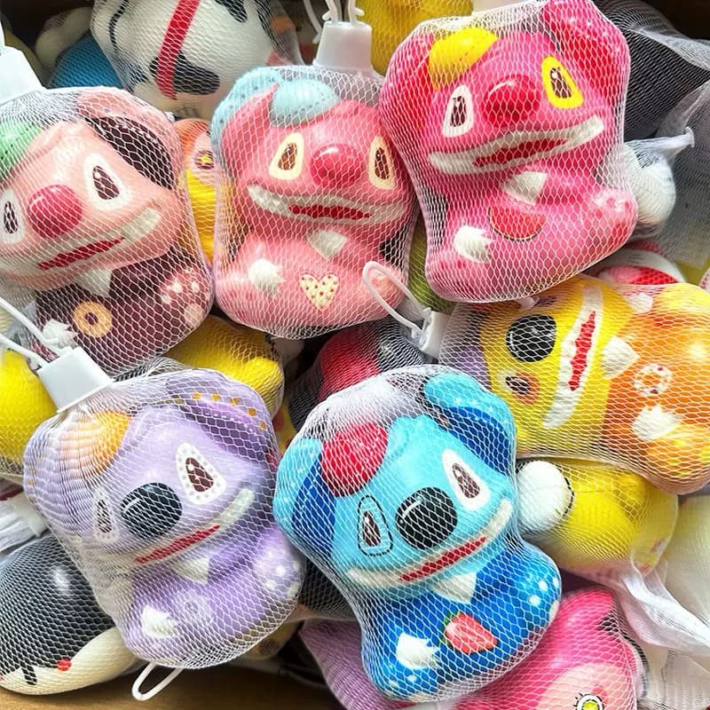 Mini boneco Stitch slow rebound antiestresse - enfeite fofo para mesa de escritório e estudantes