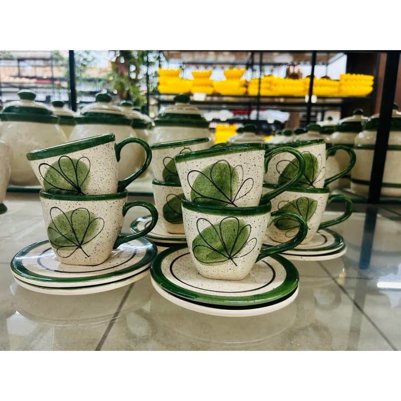 8 Xícaras de Chá Verde com Pires em Cerâmica Pintado a Mão