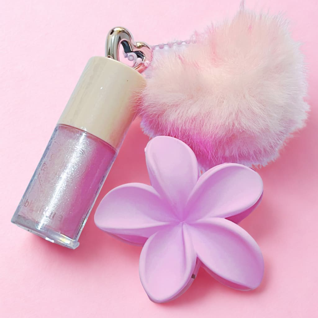 🩷 Gloss Labial Lip Oil com Chaveiro Pompom, Tampa de Coração + Presilha Piranha – Kit Brilhante Bobbi Rara