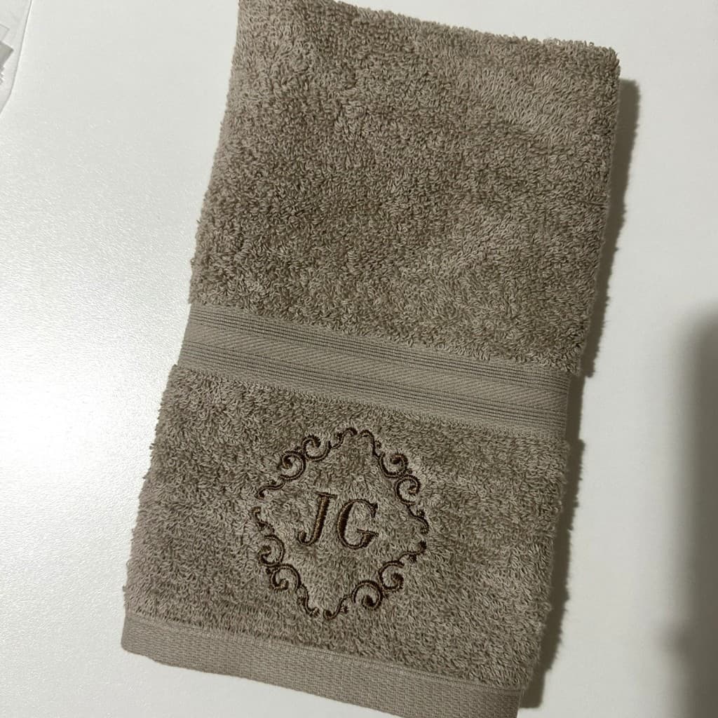 Toalha de Lavabo com Letra Bordada Personalizada em Algodão Egípcio Presente Banheiro