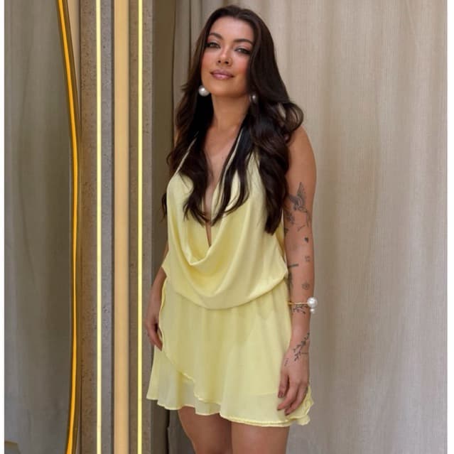Vestido Macaquinho Feminino Boho Chic Frente Unica Babado Soltinho Costa Nua Amarração Elegante Tendência Candy Color