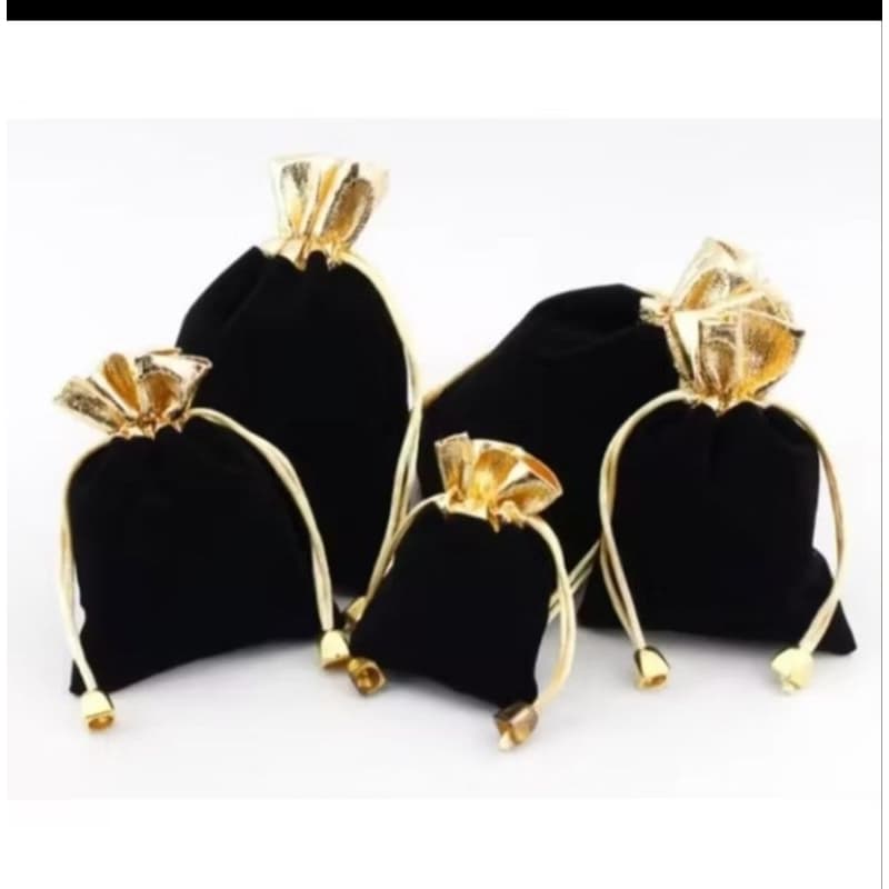 Kit Com 25 Unidades Saco de Veludo Cor Preto Tamanho 7x9 Pra Colocar Lembracinhas. Entregar Rápida.