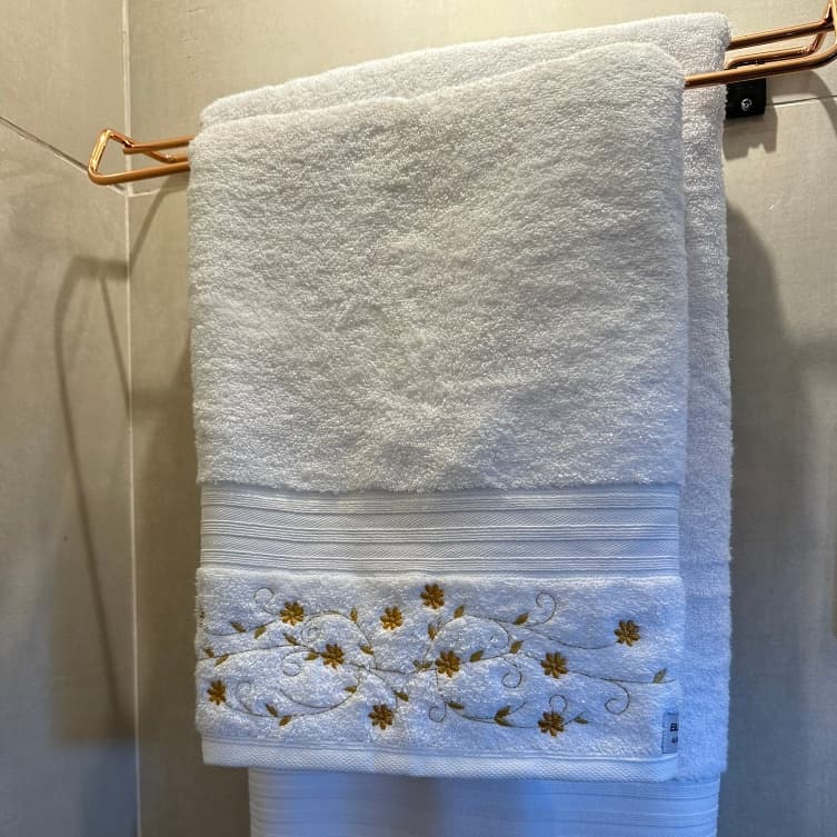 Toalha de Rosto em Algodão Egípcio Bordado Floral Exclusivo Personalizado Presente Banheiro