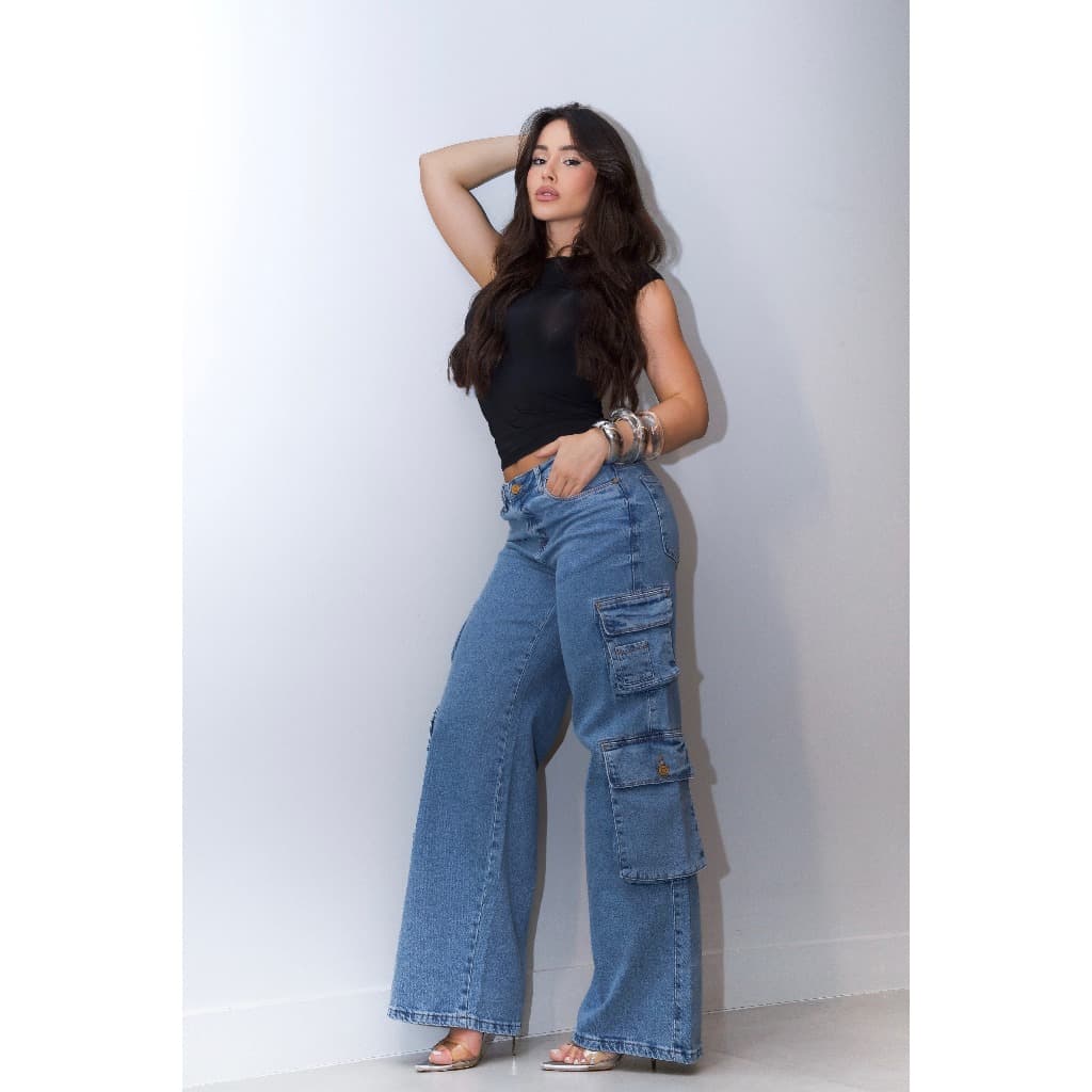 Calça cargo wide legue jeans com elastano 4 bolsos larga consciência jeans