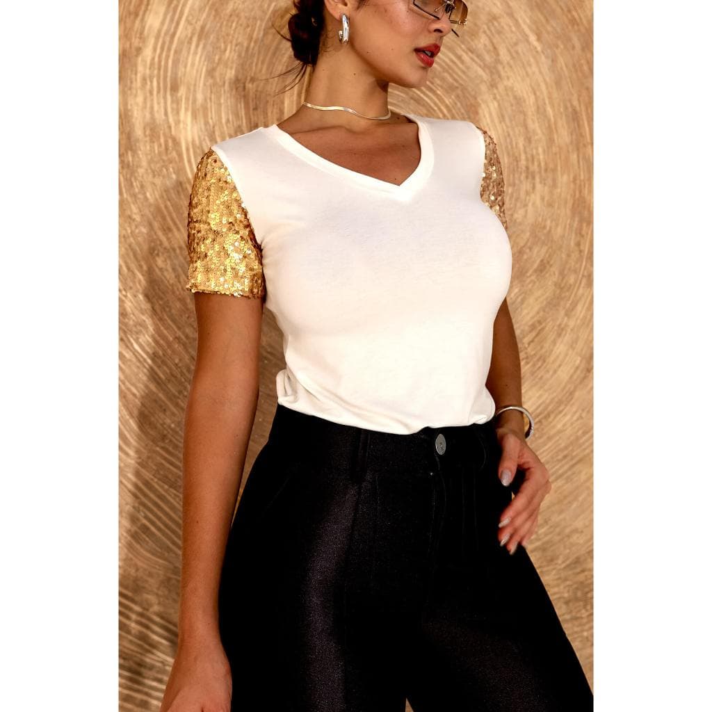 CYNDRA Blusa T-shirt Manga Curta Com Brilho Gola V Balada Festa Carnaval