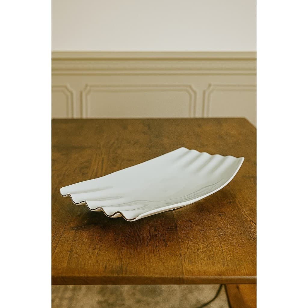 🍃 Travessa de Porcelana com Fio de Ouro 18k – Design Ondulado Elegante (Item 17)