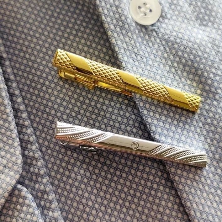 PRESILHA PRENDEDORES DE GRAVATA 5CM (1 PRATEADO +1 DOURADO) INOXIDÁVEIS