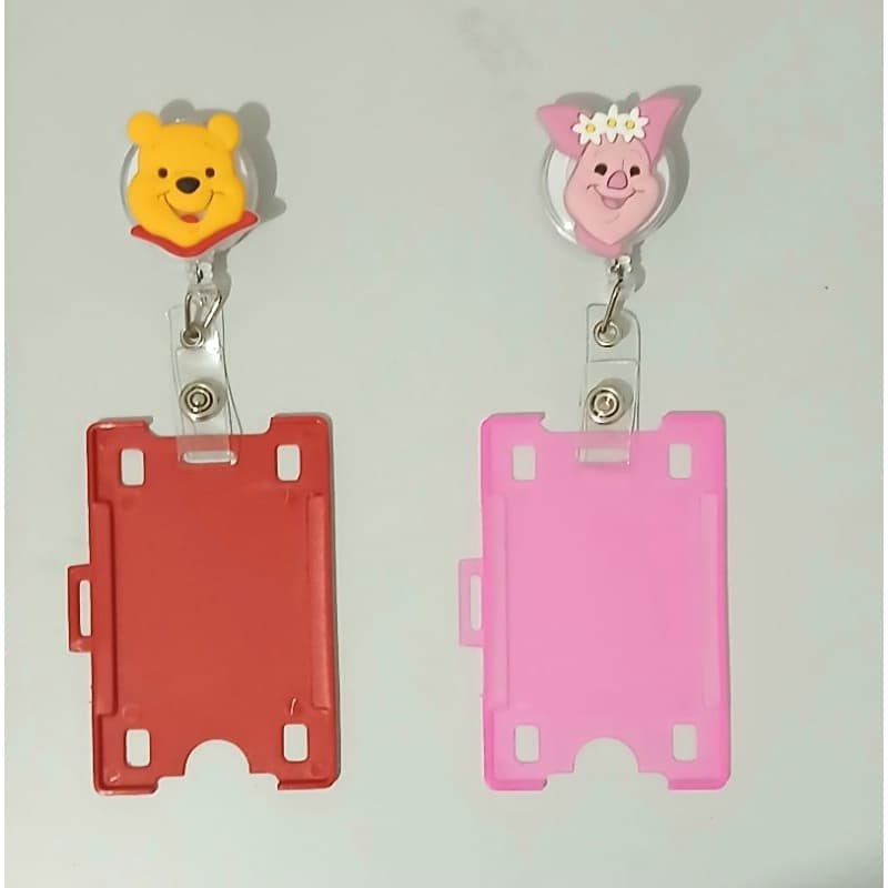 kit Porta Crachá retrátil Pooh ou Leitão + Porta Cartão