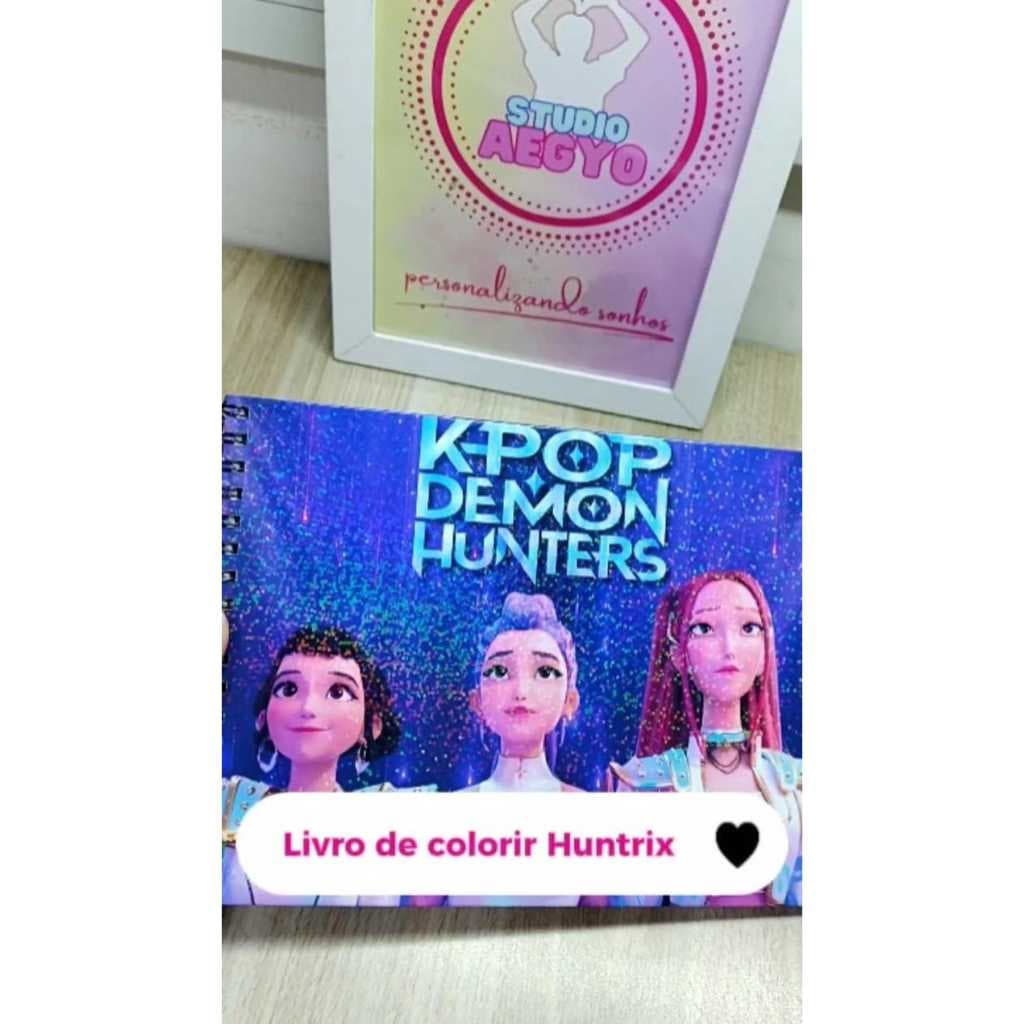 Livro de Colorir - Guerreiras do K-POP - Capa Dura Holográfica