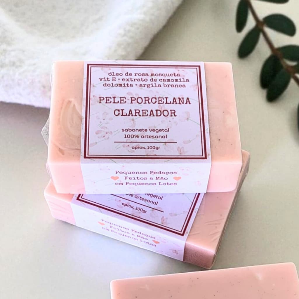 Sabonete Clareador Pele Porcelana | Argila Branca, Dolomita, Rosa Mosqueta, Vit E | Artesanal Vegano