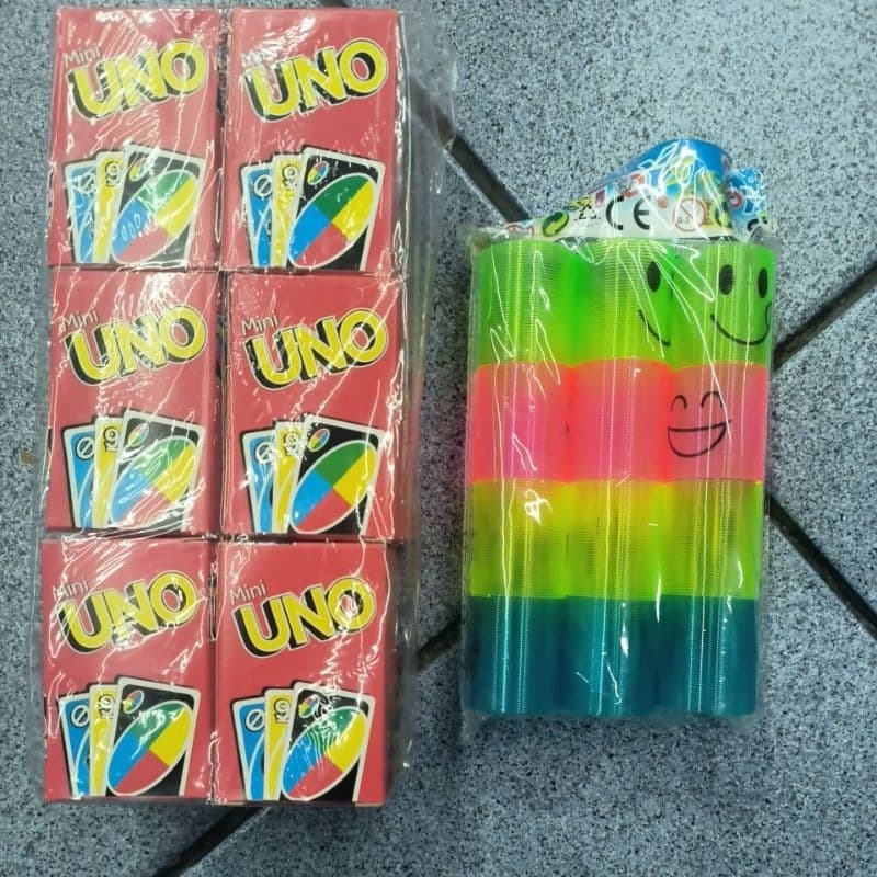kit 12 mini uno com 12 mini mola Briquedo para criança lembrança