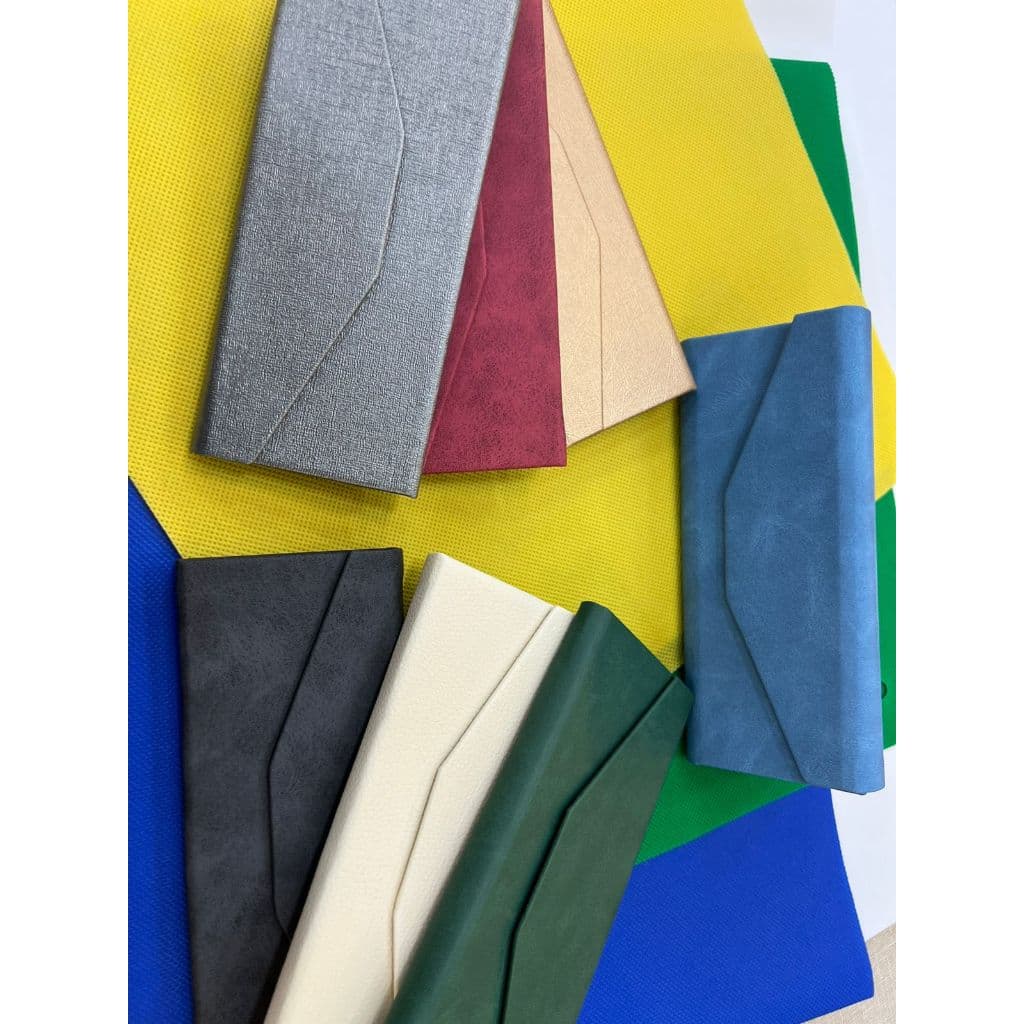 Estojo de Óculos Dobrável em Couro PU – Design Triangular Compacto e Portátil